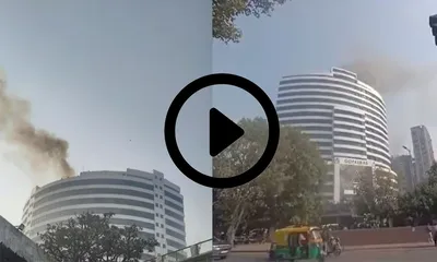 video  દિલ્હીની ગોપાલદાસ બિલ્ડીંગમાં ભીષણ આગ  અંદર ફસાયા લોકોની રેસ્ક્યુની કામગીરી ચાલુ  ફાયરની 16 ગાડી ઘટના સ્થળે