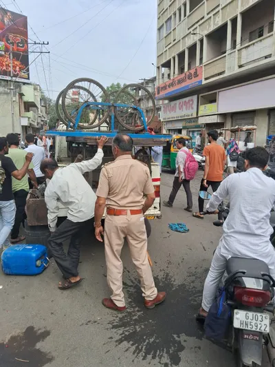 જગ્યા રોકાણ વિભાગનો સપાટો  86 રેંકડી કેબિન 1270 બેનર જપ્ત