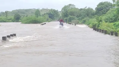 વીરપુર  જલારામ  નજીકના થોરાળા ગામનો રસ્તો ધોવાતા ગામના લોકોના જીવ મુકાયા જોખમમાં